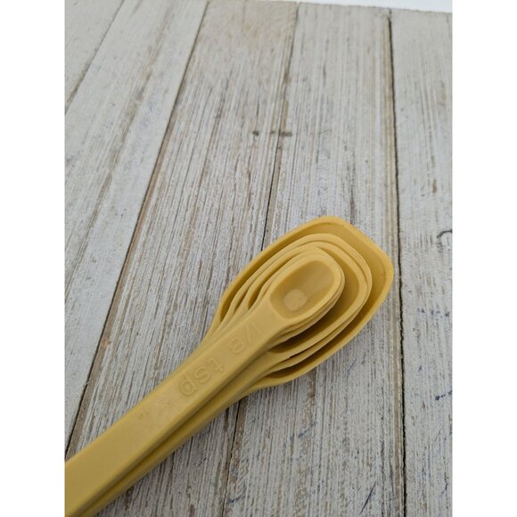 Vintage Gold Mustard 6 Piece Measuring Spoons #2236 2235 2234 2233 2232 2231 - Picture 2 of 9